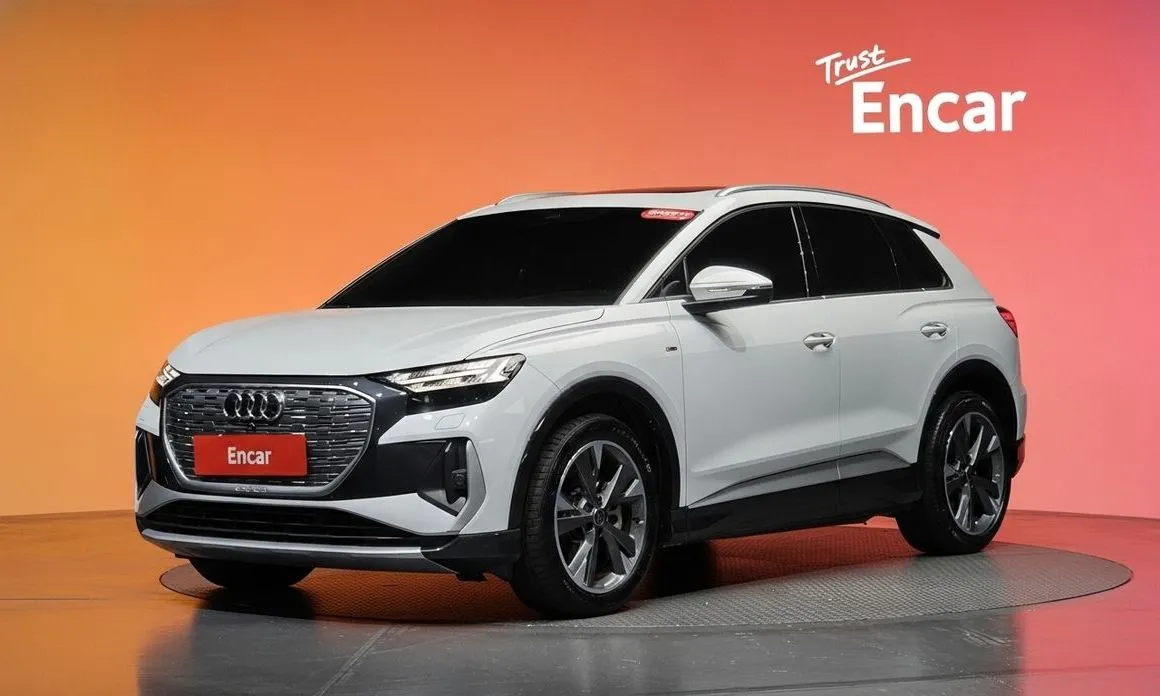 Audi Q4 e-tron — фото 1