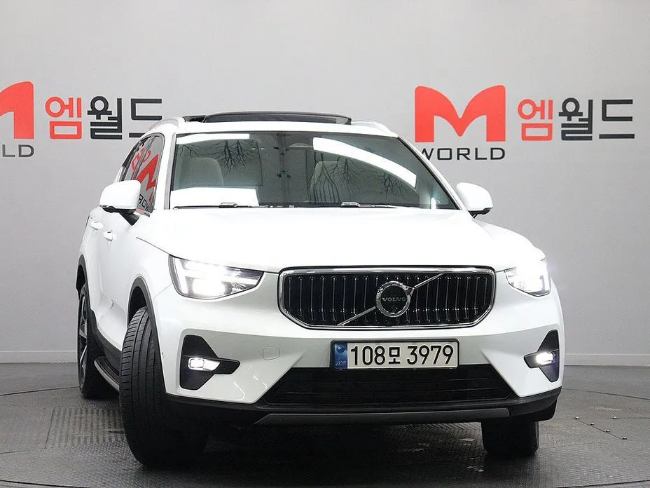 Volvo XC40 — фото 9