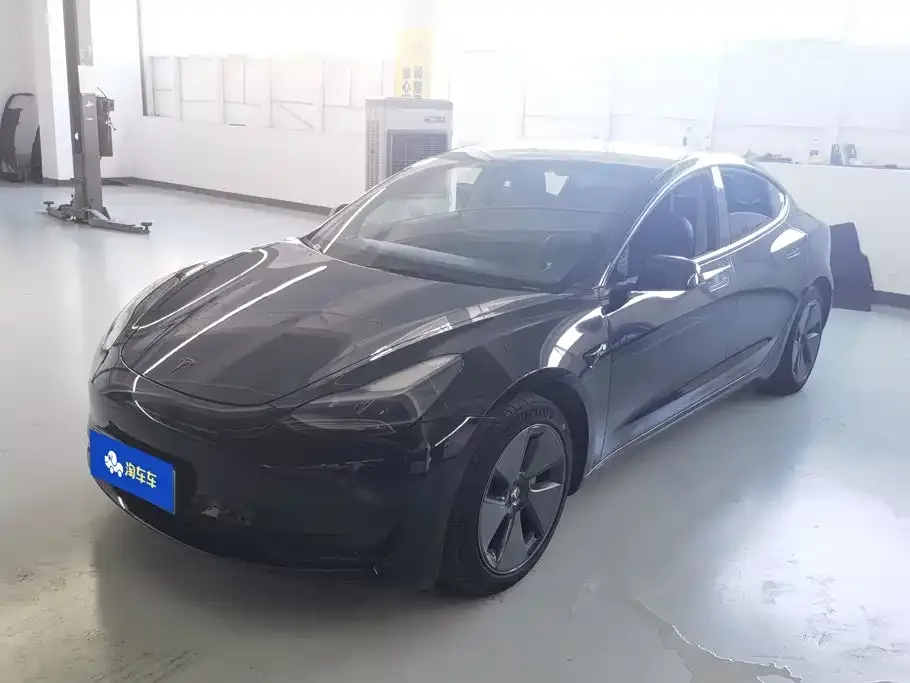 Tesla Model 3 — фото 1