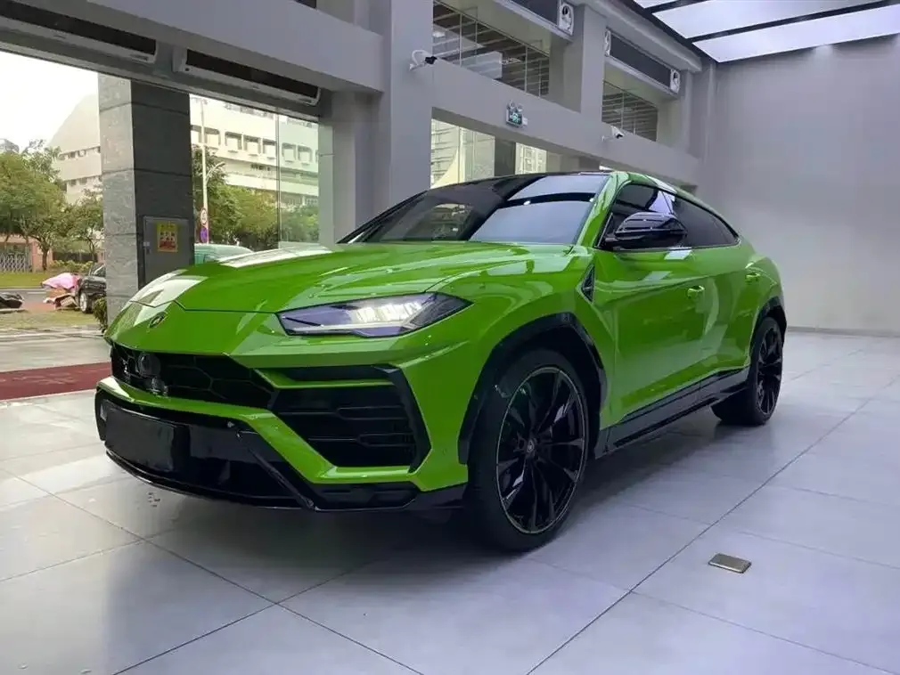 Lamborghini Urus — фото 1