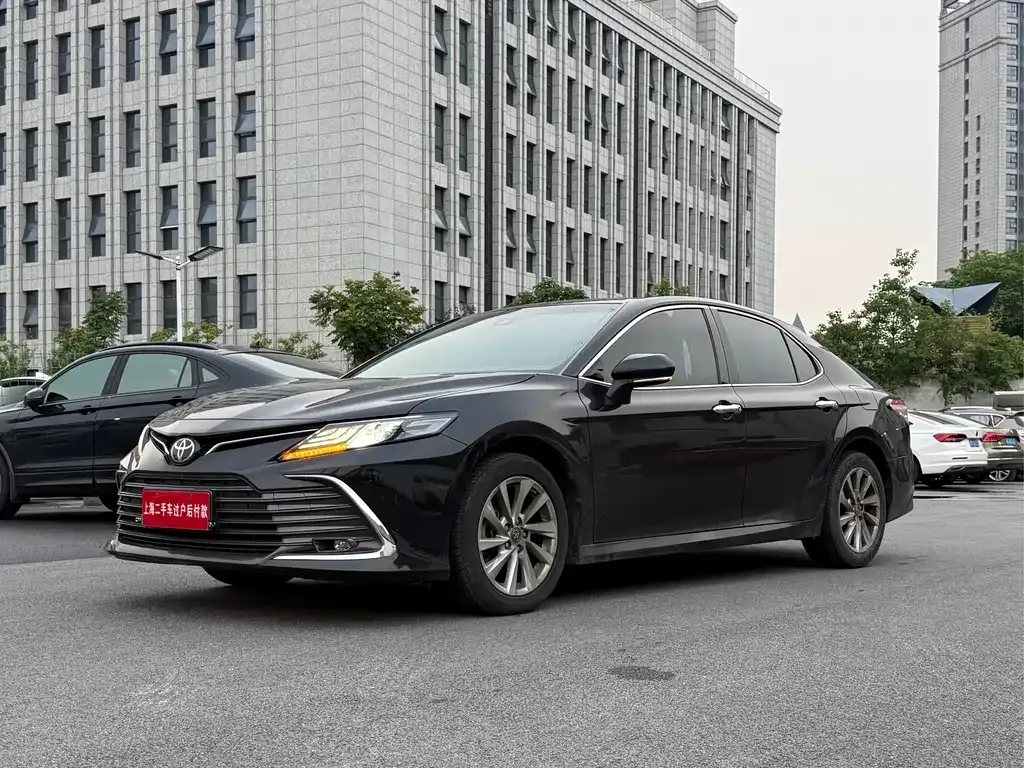 Toyota Camry — фото 4