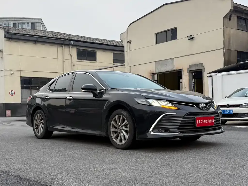 Toyota Camry — фото 6