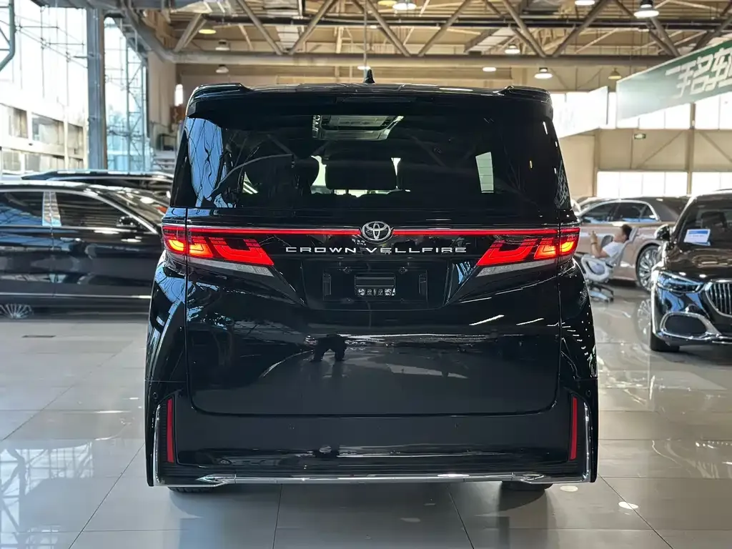 Toyota Vellfire — фото 10