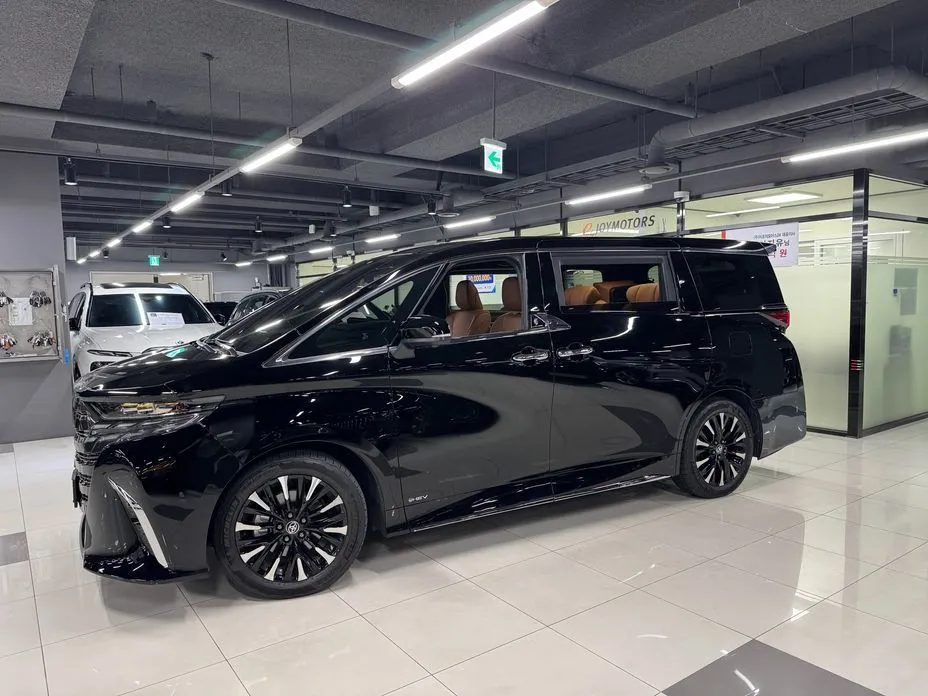 Toyota Alphard — фото 5