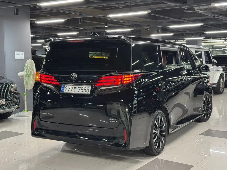 Toyota Alphard — фото 7