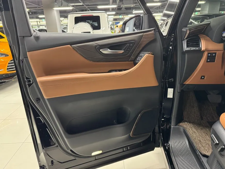 Toyota Alphard — фото 4