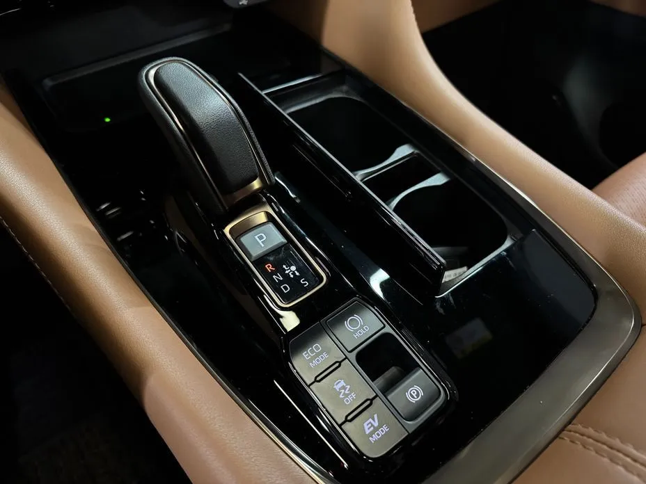 Toyota Alphard — фото 8