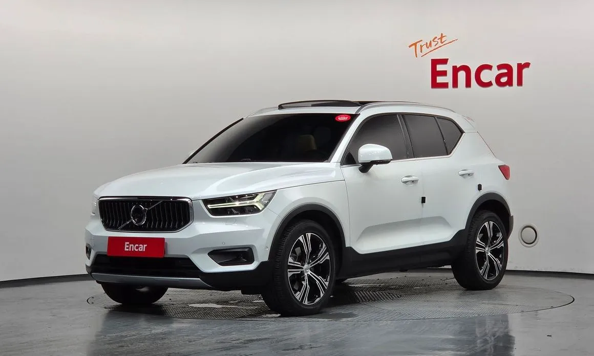 Volvo XC40 — фото 1