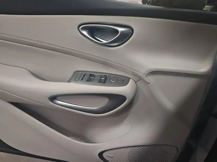 BYD Seal 05 DM-i — фото 8