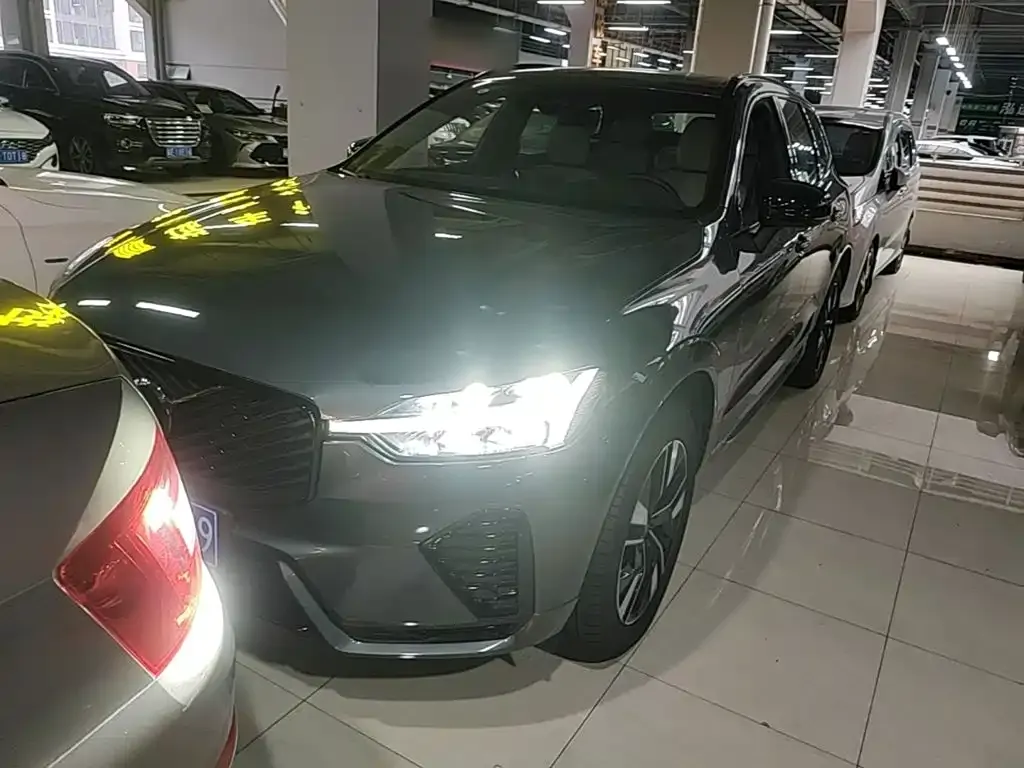 Volvo XC60 — фото 1