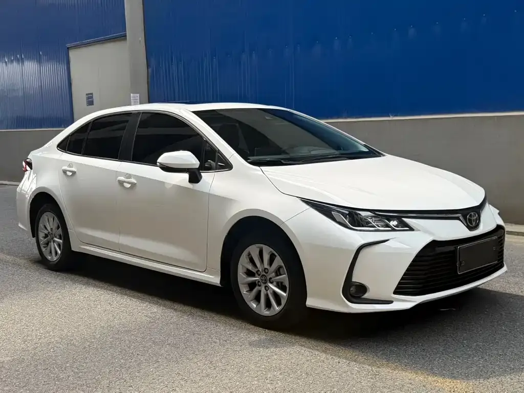 Toyota Corolla — фото 10