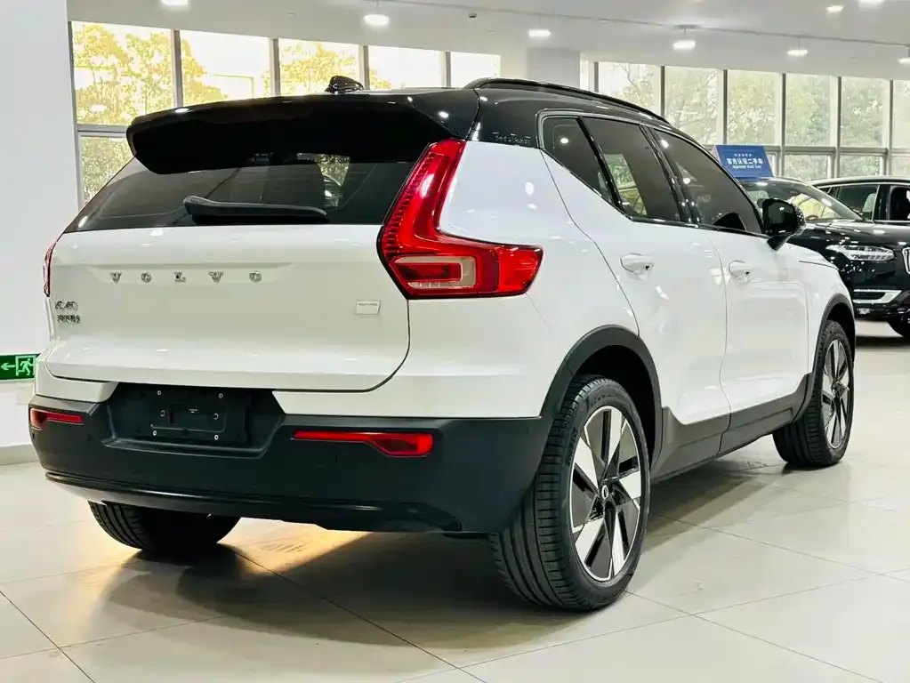 Volvo XC40 NEV — фото 7