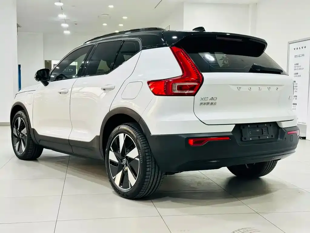 Volvo XC40 NEV — фото 4