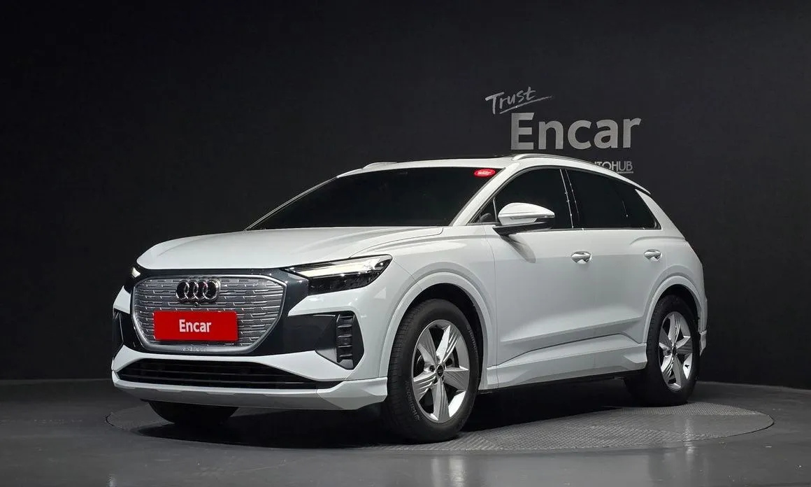 Audi Q4 e-tron — фото 1