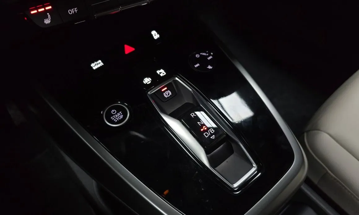Audi Q4 e-tron — фото 2