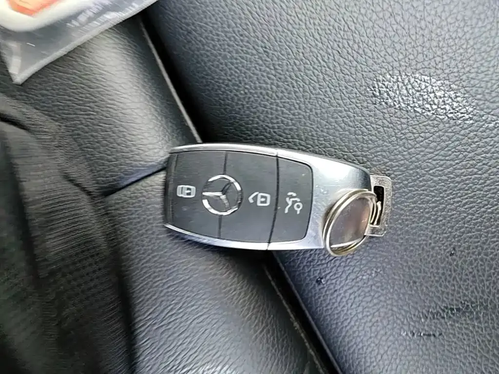 Mercedes-Benz EQB — фото 4