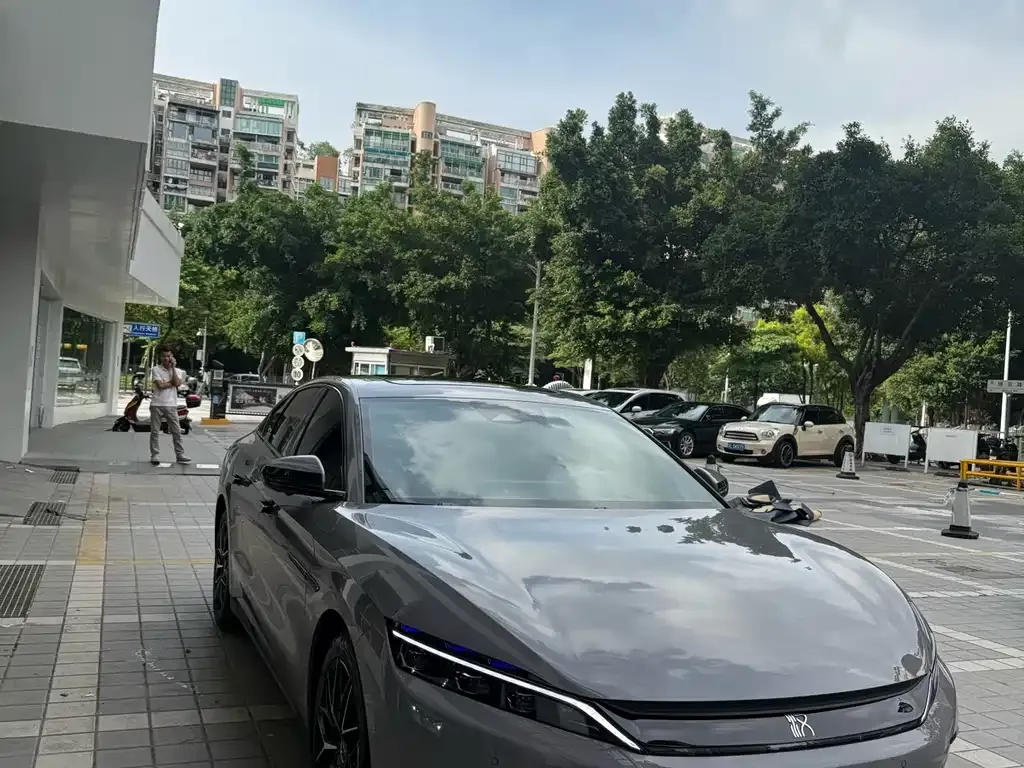 BYD Han — фото 1