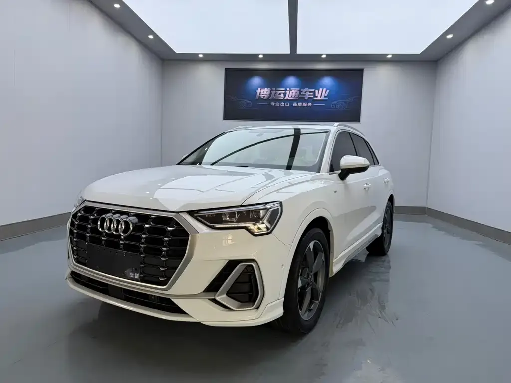 Audi Q3 — фото 1