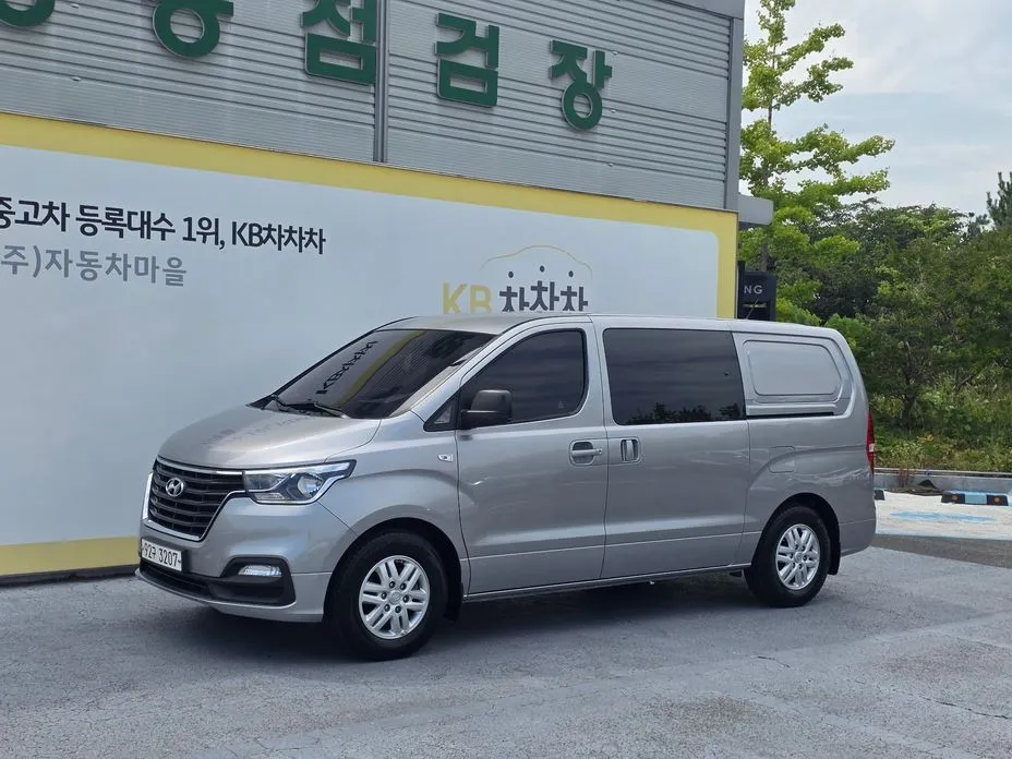 Hyundai Starex — фото 1