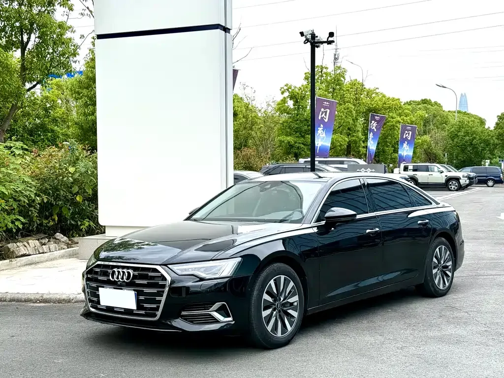 Audi A6L — фото 1