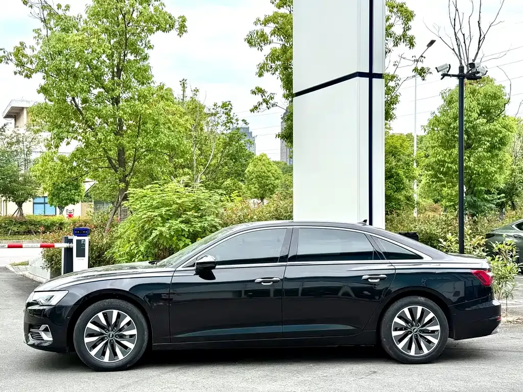 Audi A6L — фото 10