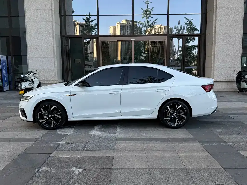 Skoda Octavia — фото 4