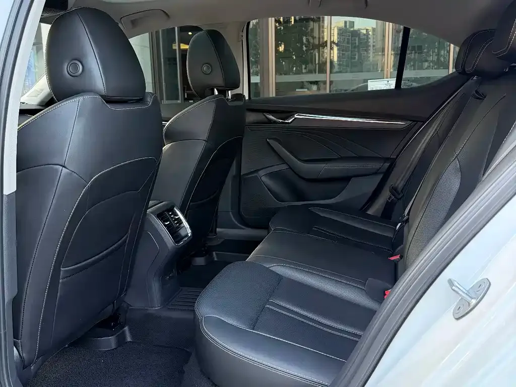 Skoda Octavia — фото 8