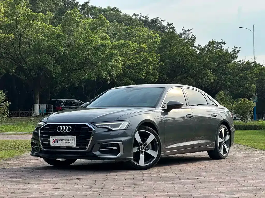 Audi A6L — фото 1