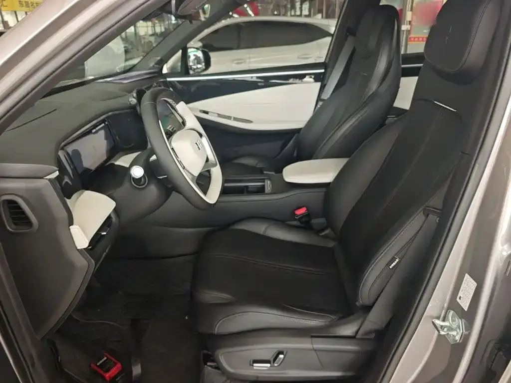 Geely Galaxy L7 — фото 10