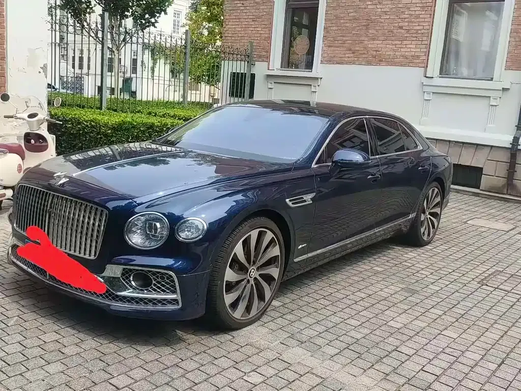 Bentley Flying Spur — фото 1