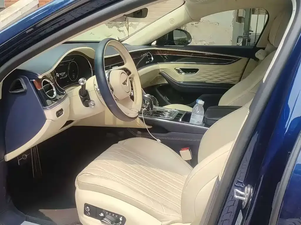 Bentley Flying Spur — фото 4