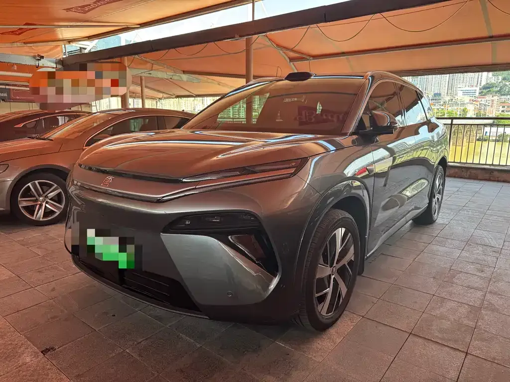 BYD Tang L — фото 1