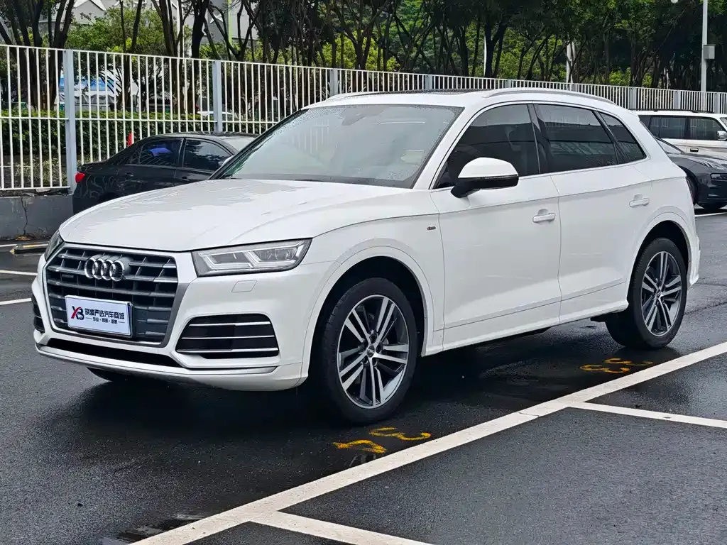 Audi Q5L — фото 1