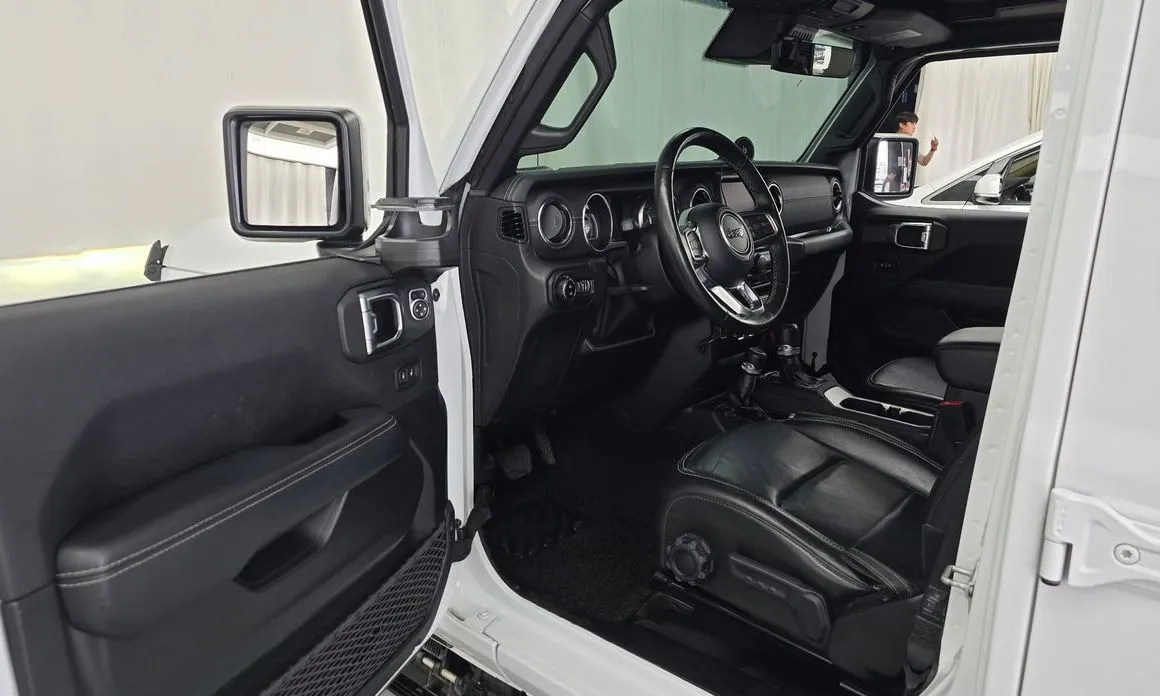 Jeep Wrangler — фото 8