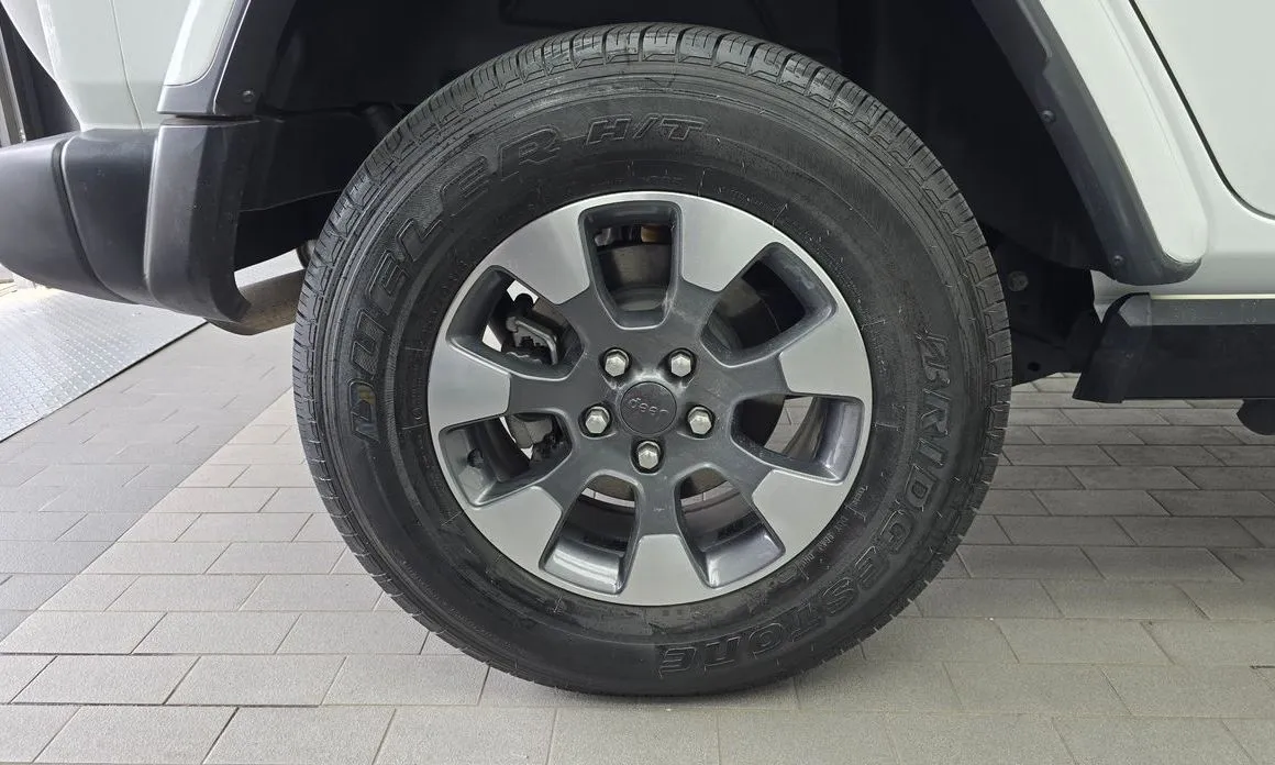 Jeep Wrangler — фото 10