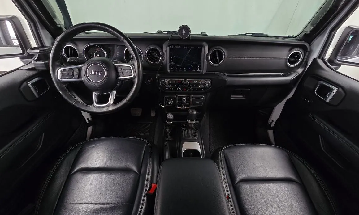 Jeep Wrangler — фото 9