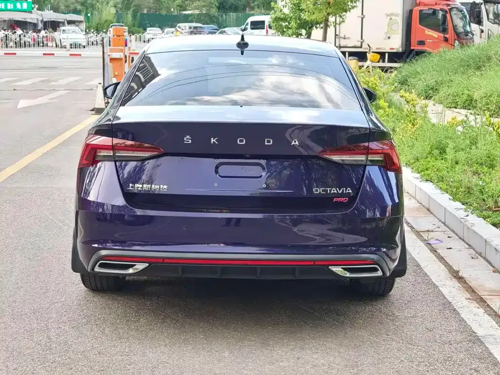 Skoda Octavia — фото 2