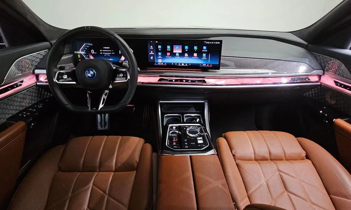 BMW 7-Series — фото 10