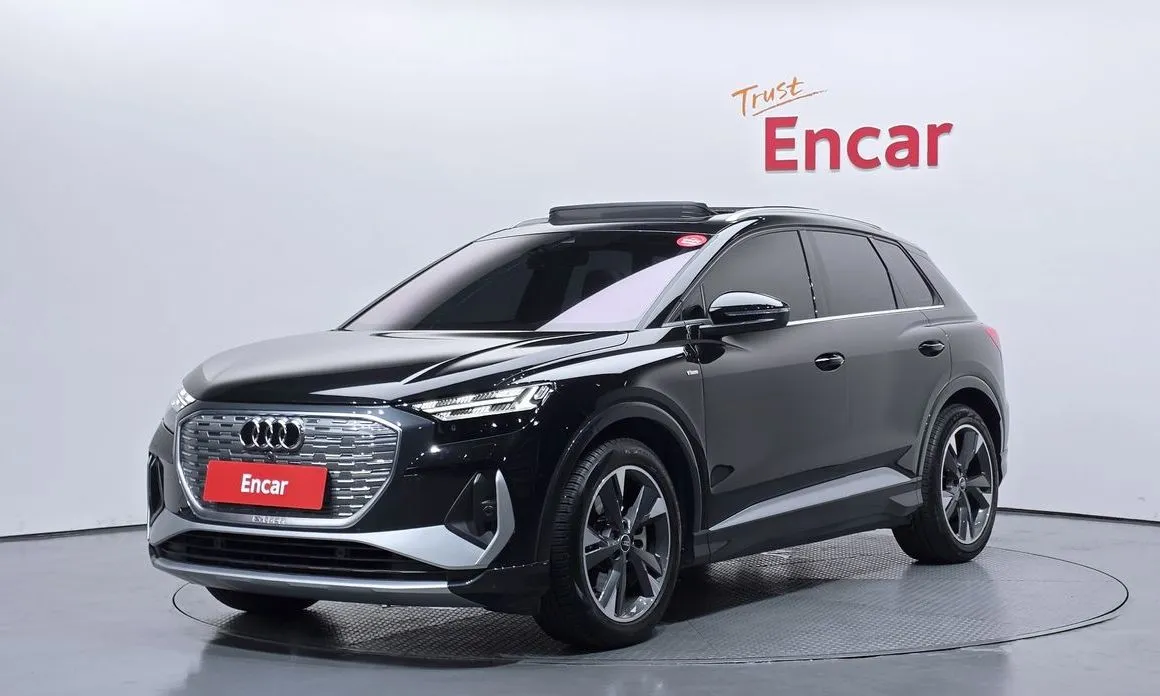 Audi Q4 e-tron — фото 1