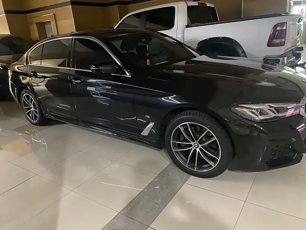 BMW 5 Series — фото 10