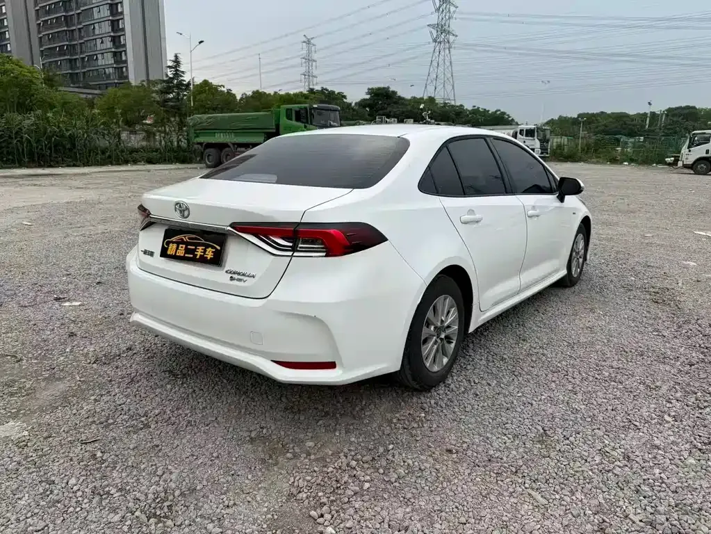 Toyota Corolla — фото 5