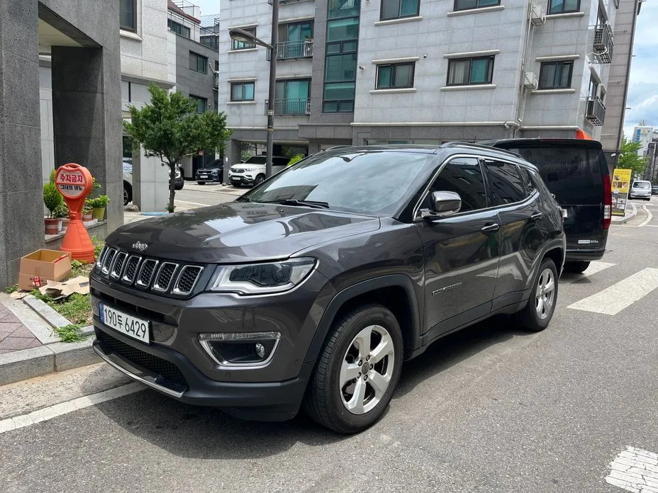 Jeep Compass — фото 1