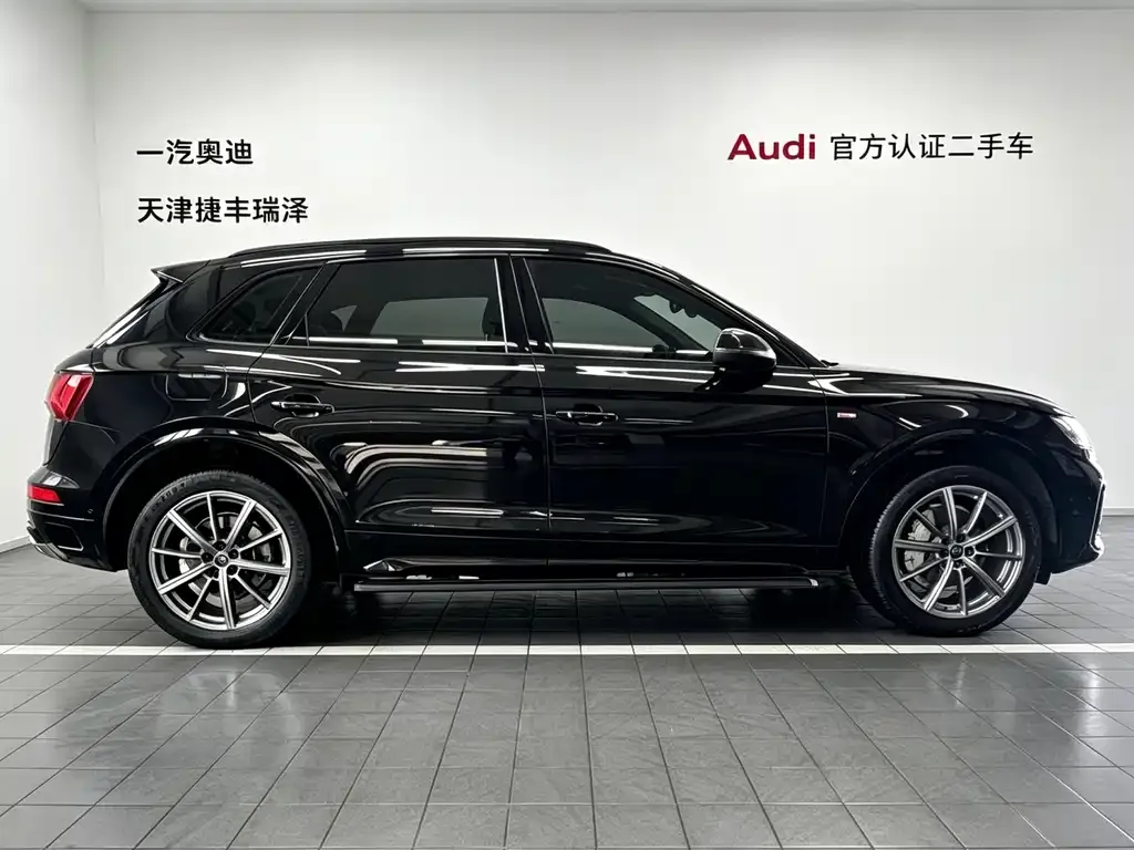 Audi Q5L — фото 6