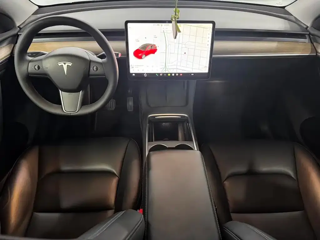 Tesla Model Y — фото 2