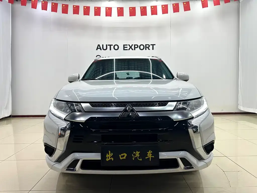 Mitsubishi Outlander — фото 1
