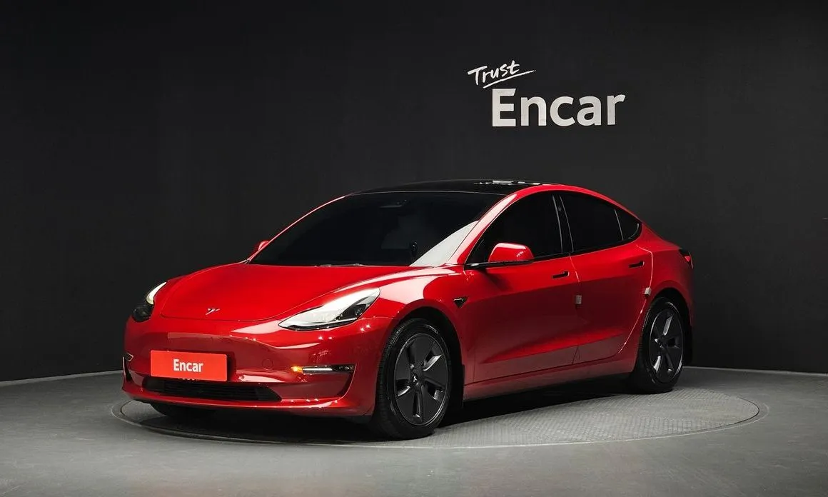 Tesla Model 3 — фото 1