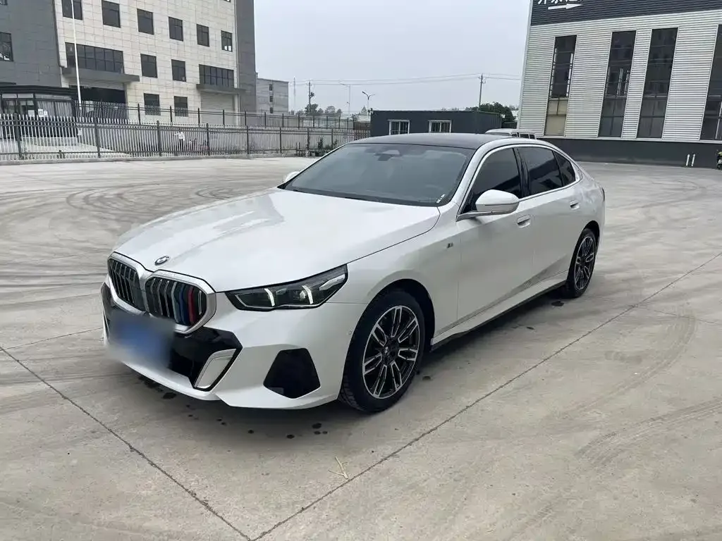 BMW 5 Series — фото 1