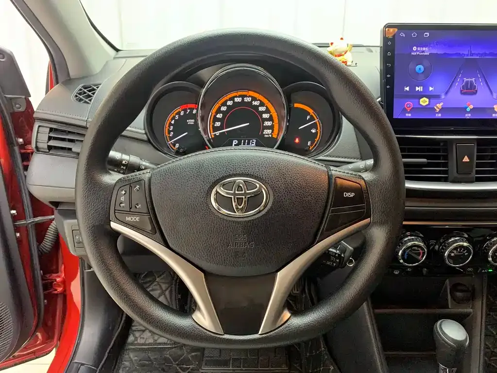 Toyota Yaris L — фото 7