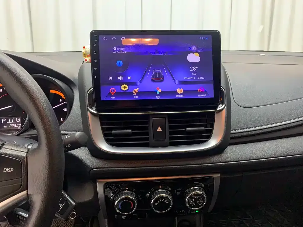 Toyota Yaris L — фото 10