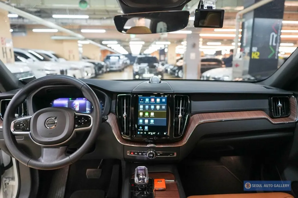 Volvo XC60 — фото 10